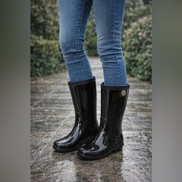 UGG Shoes - UGG Black Glossy Rain Boots Size 6 Waterproof Rubber Mid Calf
